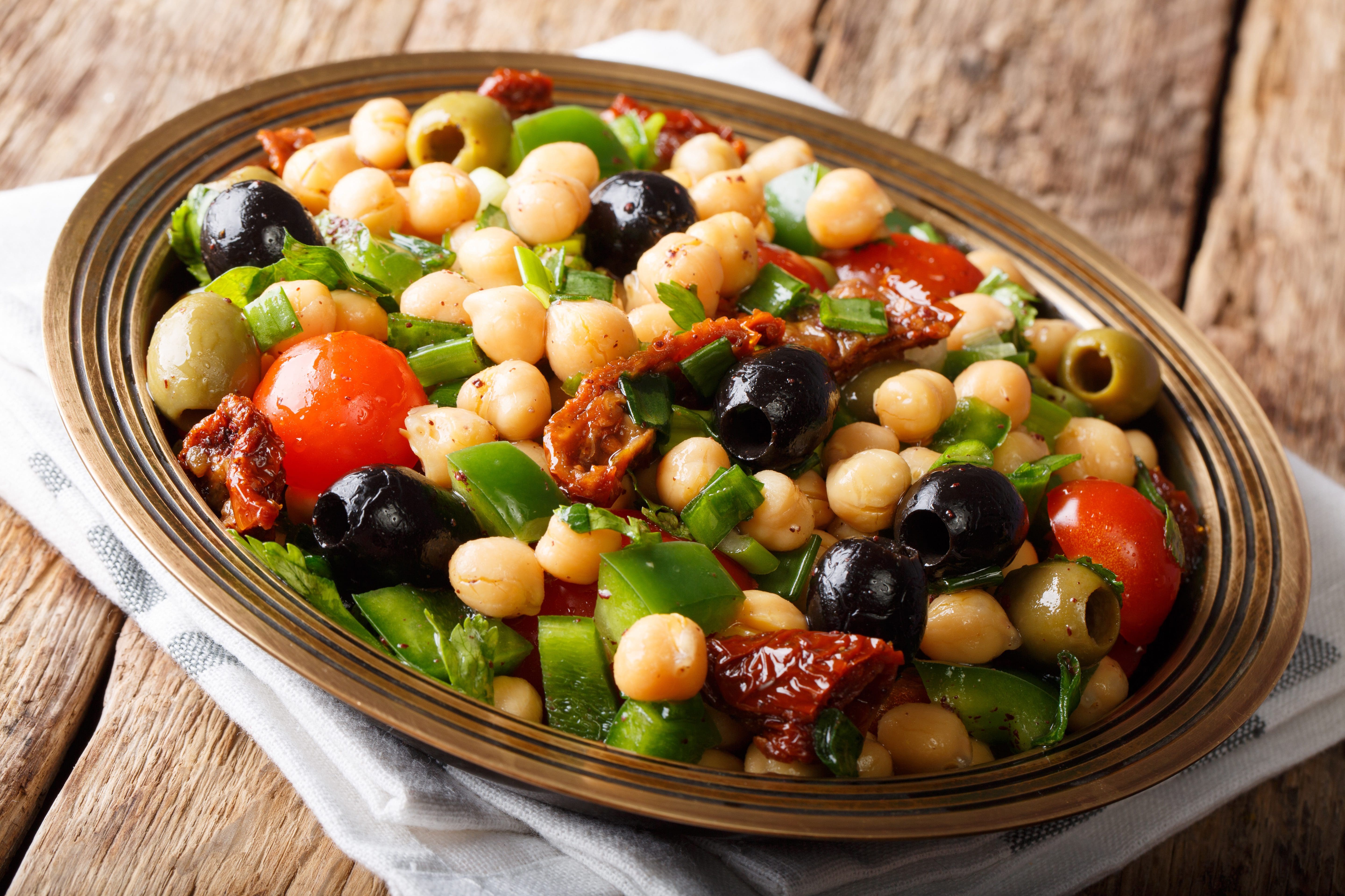 MEDITERRANEAN CHICKPEA SALAD